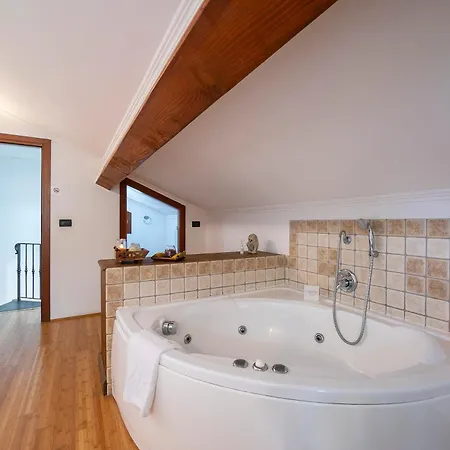 Monte Enrico - Pool And Whirlpool - Happy Villa *