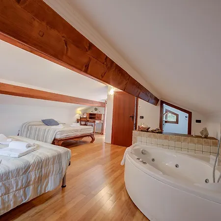 Monte Enrico - Pool And Whirlpool - Happy Villa